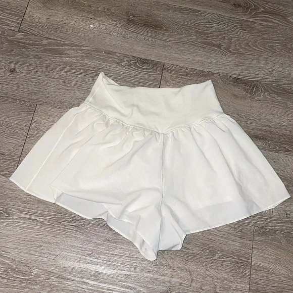 OFFLINE By Aerie Real Me Crossover Flowy Short white medium - Picture 6 of 9